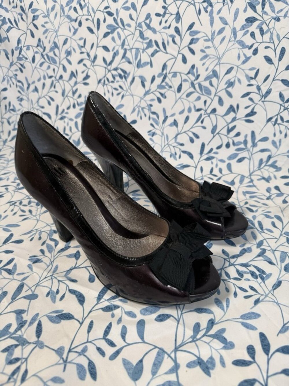 Sofft Womens Peep Toe Heels Pumps Size 10M Brown/Black Patent Leather with Bow